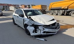 Korkutan Kaza; 3 Araç Birbirine Girdi