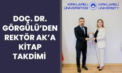 Doç. Dr. Görgülü’den Rektör Ak’a Kitap Takdimi