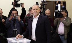 Bulgaristan'da Eski Cumhurbaşkanı Radev Birinci Oldu