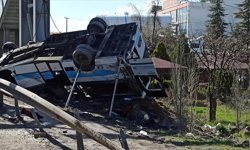 Özel Halk Otobüsü Üst Geçidin Ayağına Çarptı; 5 Ölü, 14 Yaralı