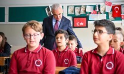 Vali Turan Öğrenci ve Öğretmenlerle Buluştu