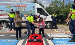 Kırklareli'nde Öğrenciler Jandarmanın Mobil Trafik Eğitim Aracında Bilgilendirildi