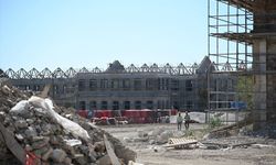 Tarihi Askeri Kışlanın Restorasyonu Sürüyor