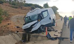 Tekirdağ'da Su Kanalına Devrilen Minibüsteki 2 Kişi Yaralandı