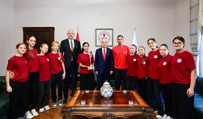 Kırklareli’nin Şampiyon Kızları Vali Turan’ı Ziyaret Etti