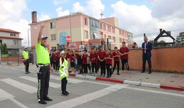 Demirköy’de Öğrencilere Trafik Eğitimi Verildi