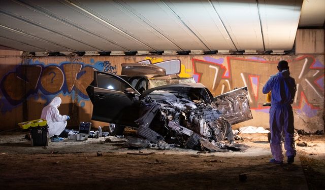 Otomobil Köprü Duvarına Çarptı, 4 Kişi Öldü