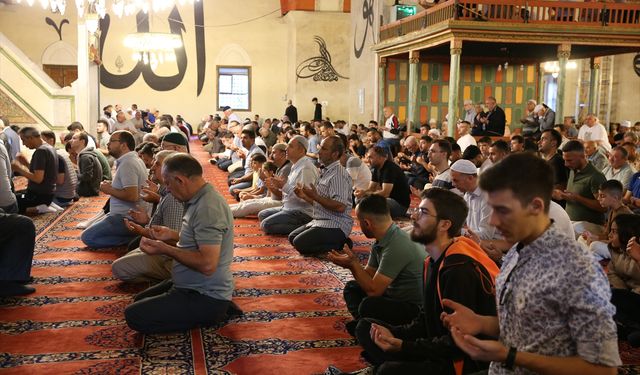Kırklareli'nde Vatandaşlar, Bayram Namazı İçin Camileri Doldurdu