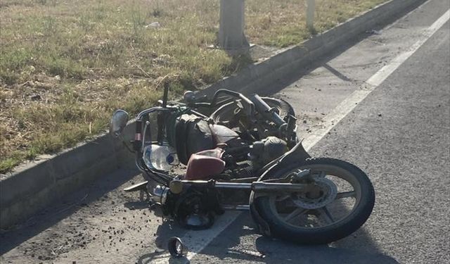 Edirne'de Otomobilin Çarptığı Motosikletin Sürücüsü Öldü