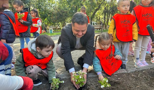 Lüleburgaz'da Gençlik Parkı Miniklerle “Çiçek” Gibi Oldu