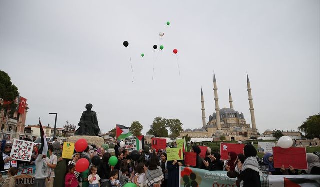 Kadın ve Çocuklar İsrail'in Saldırılarını Protesto Ettiler