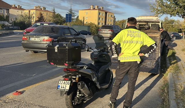 Kamyonetle Çarpışan Motosikletin Sürücüsü Yaralandı