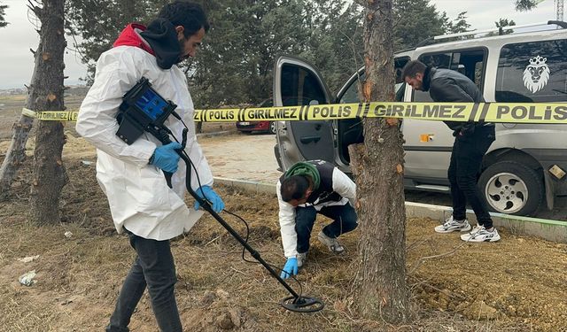 Park Halindeki Araçta Ölü Bulundular