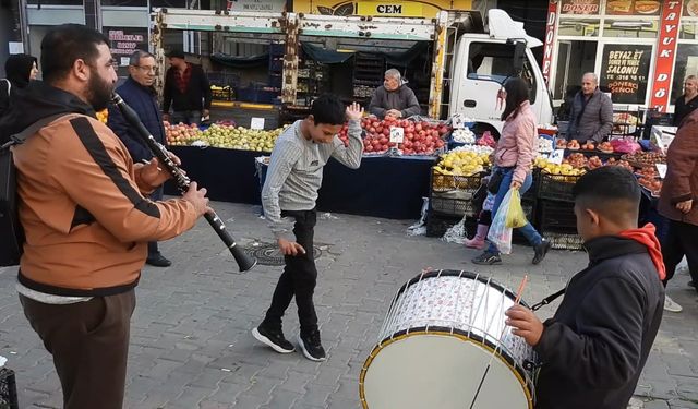 Kırklareli’nden Gelip Vize Pazarını Şenlendirdiler