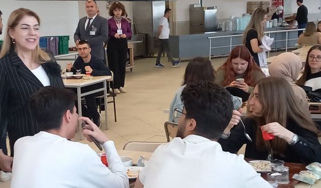 Öğrencilerle Öğle Yemeğinde Buluştu, Talepleri Dinledi