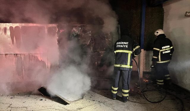 Edirne: Ulus Pazarında Depo Yandı