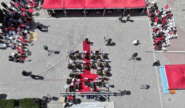 Askeri Bando Köy Okulunda Konser Verdi
