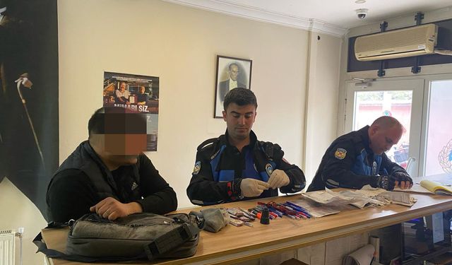 Kendisini Engelli Olarak Tanıttı, Zorla Kalem Satmaya Çalıştı