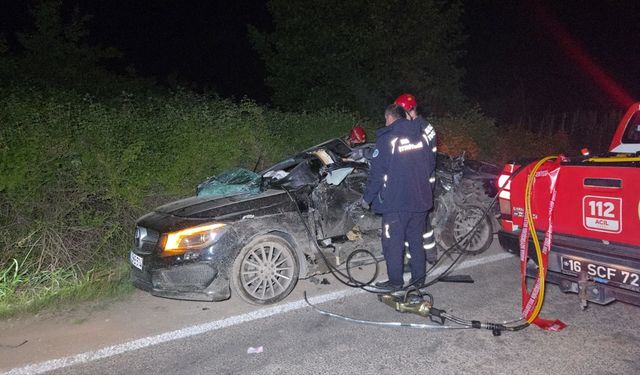Otomobil İle Cip Çarpıştı; 3 Ölü