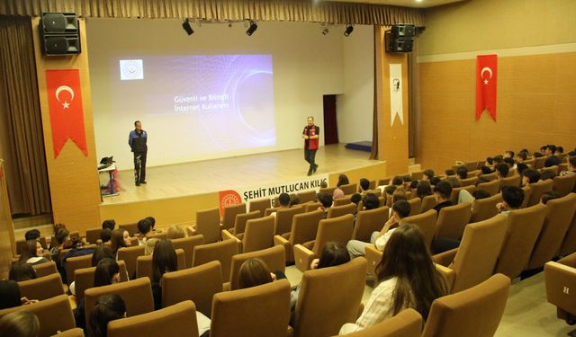 Dijital Dünyada Güvenlik Mercek Altındaydı