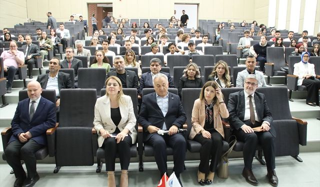 Kırklareli'nde "21. Yüzyılda İnsana Dokunan Hizmetler" Konferansı Düzenlendi