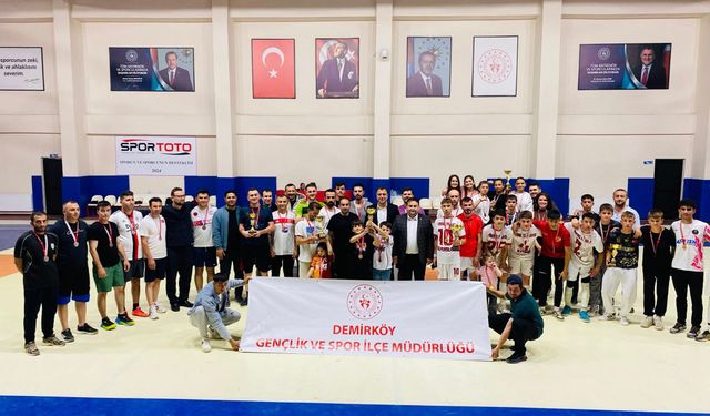 Demirköy’de Başarılı Sporcular Ödüllendirildi