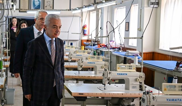 Kırklareli Valisi Turan, Okulda İncelemede Bulundu