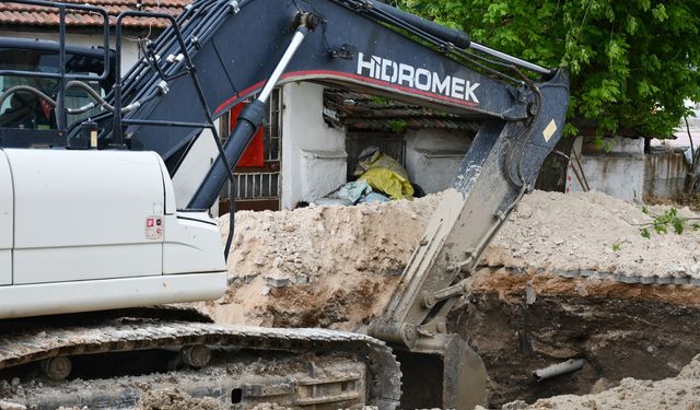 Lüleburgaz’da Ana Kanalizasyon Hattı Onarılıyor
