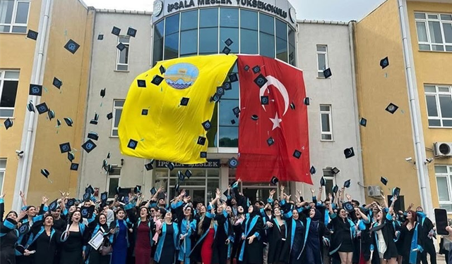Mezunlarını Coşkuyla Uğurladılar
