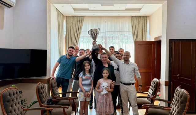 Başarılı Takım, Müdür Liliyar’ı Ziyaret Etti