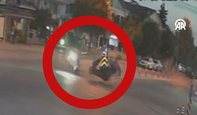 İKİ MOTOSİKLETİN ÇARPIŞMA ANI KAMERALARA YANSIDI