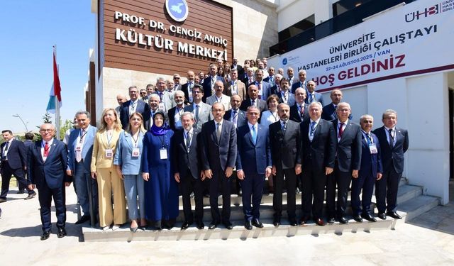 Rektör Ak,  Üniversite Hastaneleri Birliği Çalıştayına Katıldı