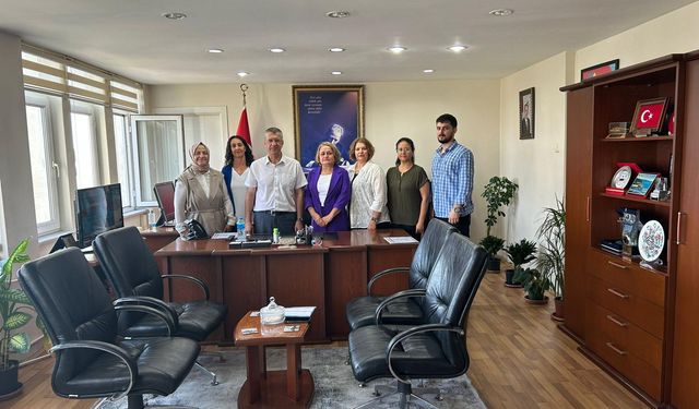 Kaymakam Orhan, Sağlık Personellerine Belgelerini Takdim Etti