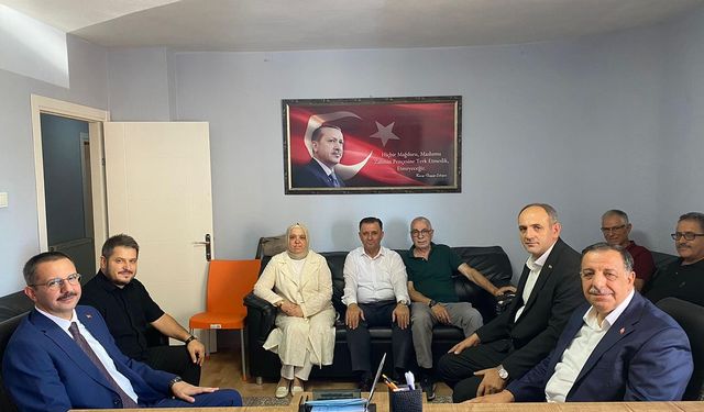 Kaymakam Özderin Siyasi Partilere Ziyarette Bulundu
