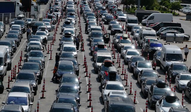 Kapıkule'de Gurbetçilerin Dönüş Yolculuğu Sürüyor