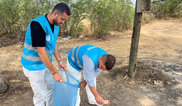 Ülkücü Gençlerden Çevre Temizliği
