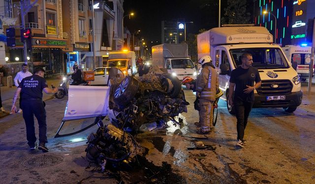 Feci Kaza; Araç Paramparça Oldu