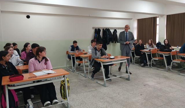 Müdür Akdemir Okul Ziyaretlerini Sürdürüyor