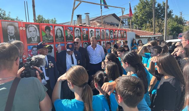 Kırklareli'nde "Türkiye - Azerbaycan Şehitleri Fotoğraf Köşesi" İlgi Çekiyor
