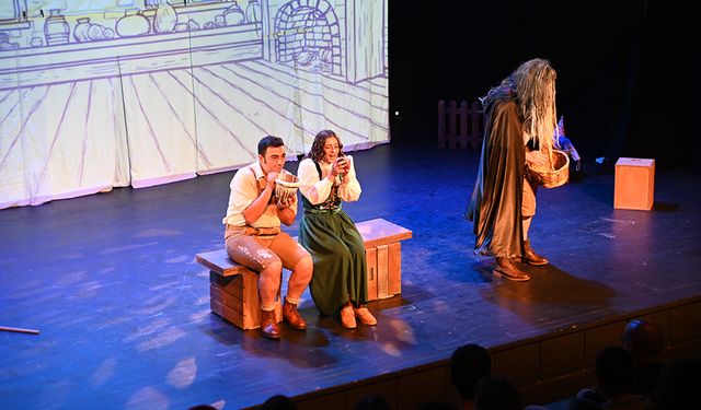 Şehir Tiyatroları Yeni Sezonu "Hadi O Zaman" İle Açtı