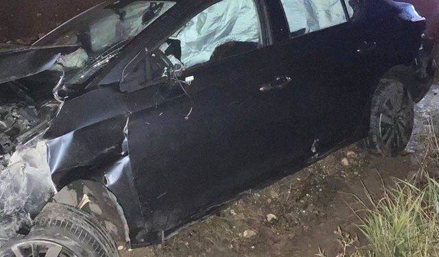 Korkutan Kaza; Otomobil Şarampole Devrildi