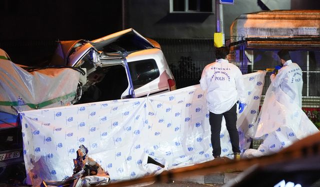 Önce Polisten Kaçtı Sonra Tıra Çarptı; 1 Ölü