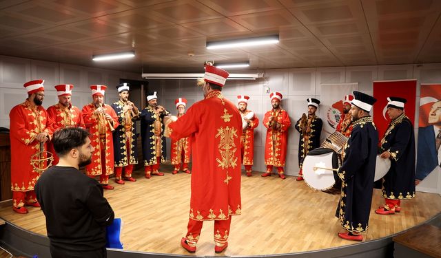 KIRKLARELİ; Gündüz İşçi, Akşam Mehteran Oluyorlar