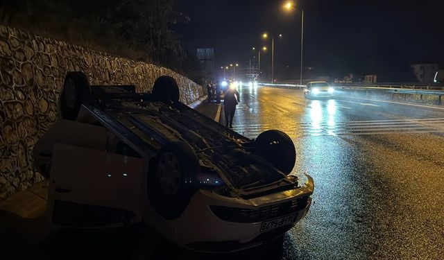 2 Otomobilin Çarpıştığı Kazada 2 Kişi Yaralandı