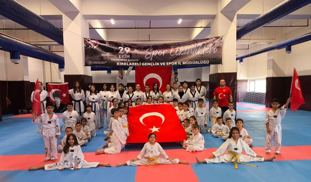 KIRKLARELİ; 29 Ekim’i Taekwondo Gösterileriyle Kutladılar