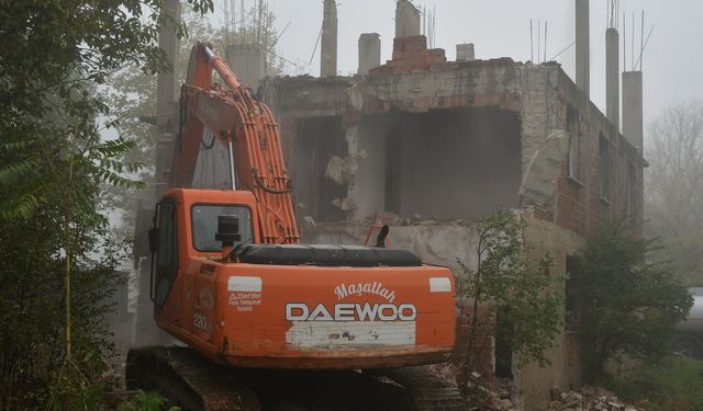 Lüleburgaz’da Metruk Binalar Bir Bir Yıkılıyor