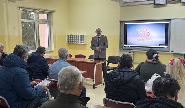 Müdür Altınöz Kursiyerler ve Eğitmenlerle Bir Araya Geldi