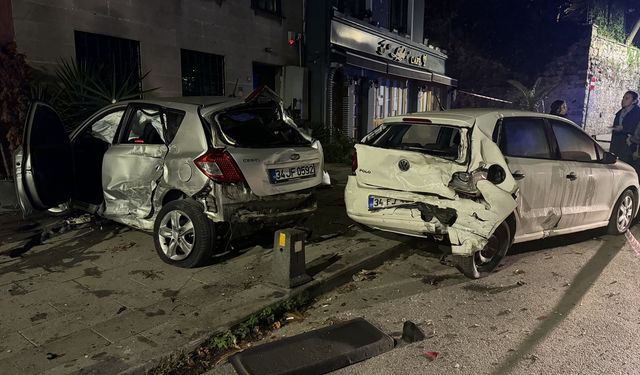 Korkutan Kaza; Araçlar Paramparça Hale Geldi