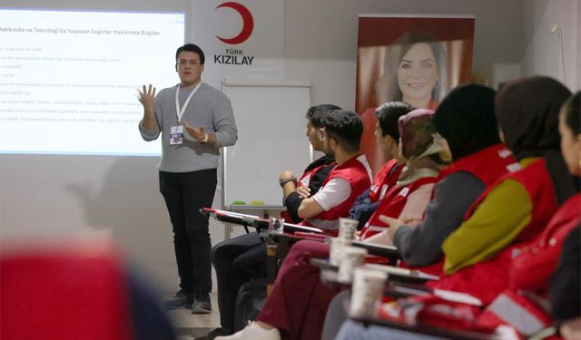 Büyükşehir'den Kızılay Gönüllülerine İşaret Dili Eğitimi