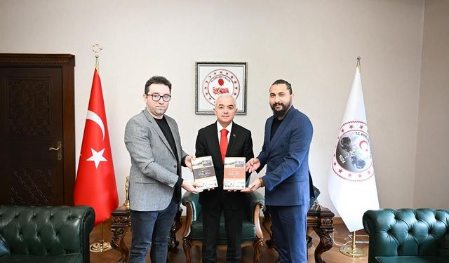 Vali Turan’a “Dünden Bugüne Kırklareli” Adlı Eseri Takdim Ettiler